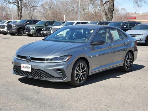 Platinum Gray Metallic 2025 Volkswagen Jetta 1.5T Sport