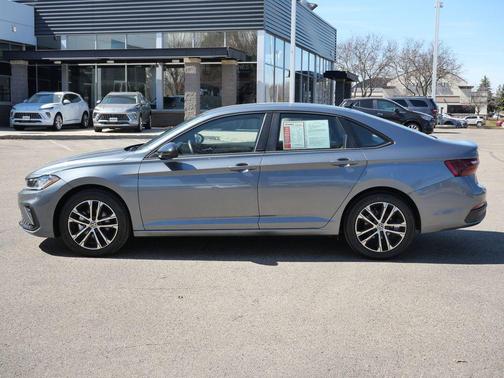 Platinum Gray Metallic 2025 Volkswagen Jetta 1.5T Sport