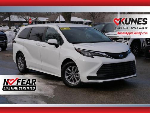 2025 Toyota Sienna LE