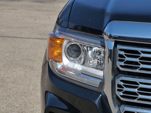 Onyx Black 2022 GMC Canyon Denali