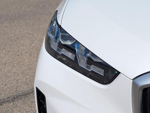 White Metallic 2026 BMW X5 M60i