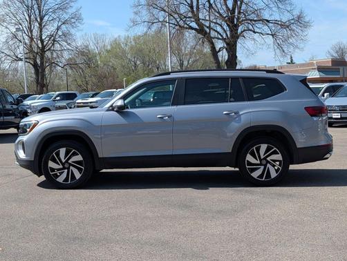 Silver Mist Metallic 2025 Volkswagen Atlas 2.0T SE