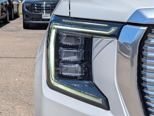 White Frost Tri-Coat 2023 GMC Yukon XL Denali
