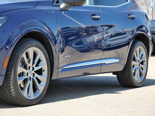 Sapphire Metallic 2022 Buick Envision Avenir