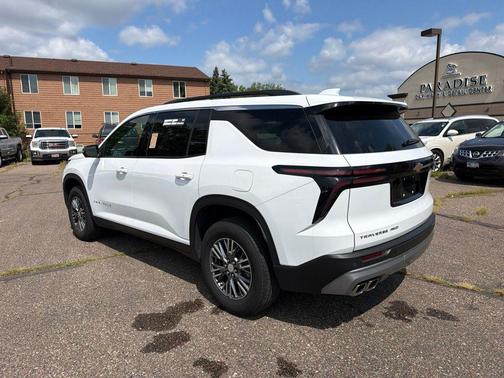 Summit White 2024 Chevrolet Traverse LT