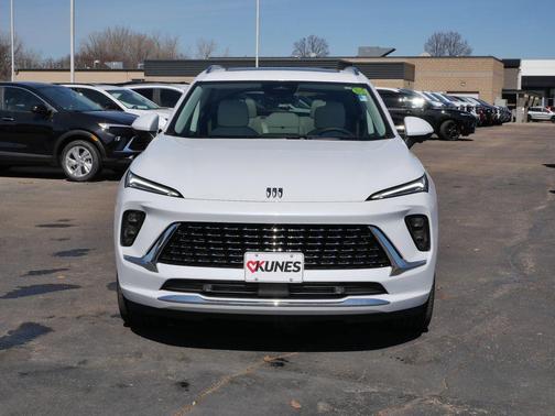 White Tri-Coat 2026 Buick Envision Avenir