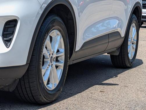 Oxford White 2022 Ford Escape SE