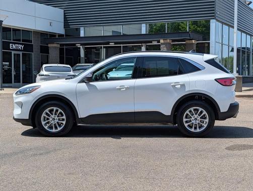 Oxford White 2022 Ford Escape SE