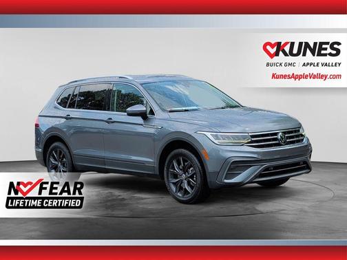 Platinum Gray Metallic 2024 Volkswagen Tiguan 2.0T SE