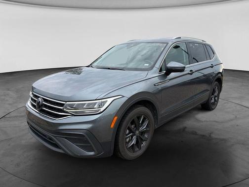 Platinum Gray Metallic 2024 Volkswagen Tiguan 2.0T SE