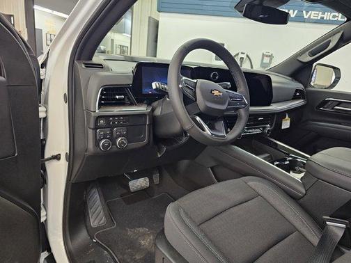 2025 Chevrolet Suburban LS