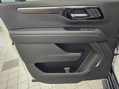 2025 Chevrolet Suburban LS