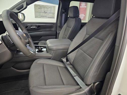 2025 Chevrolet Suburban LS