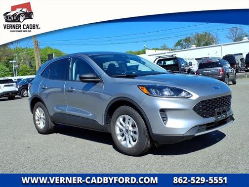 ICONIC SILVER 2022 Ford Escape SE