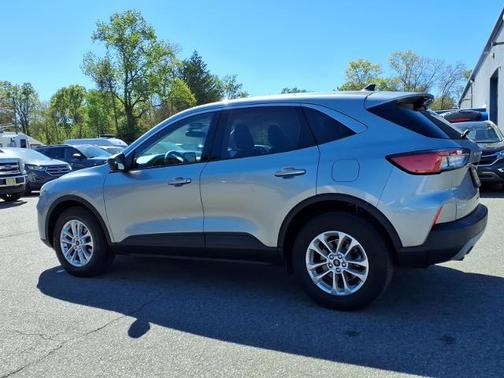 ICONIC SILVER 2022 Ford Escape SE