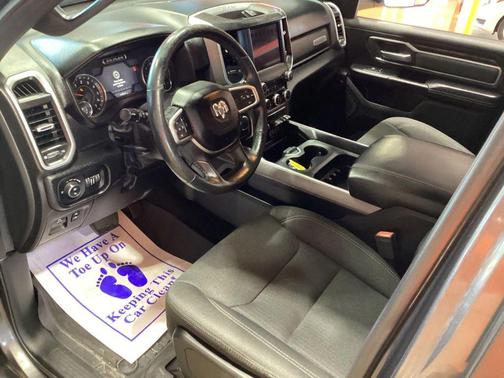 Granite Crystal Metallic Clearcoat 2019 RAM 1500 Big Horn