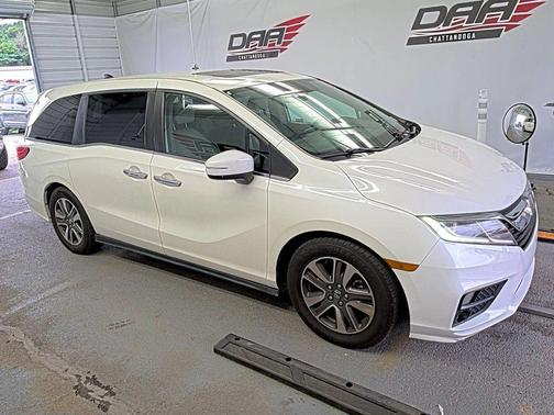 White Diamond Pearl 2019 Honda Odyssey EX-L w/Navigation/RES