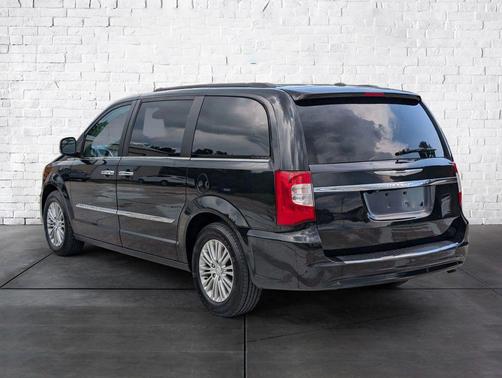 2015 Chrysler Town & Country Touring-L