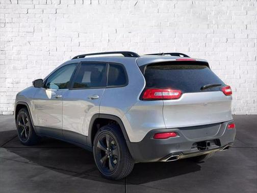 2017 Jeep Cherokee Sport