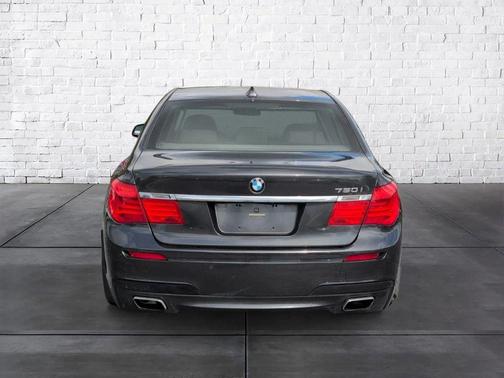 2011 BMW 750 i xDrive