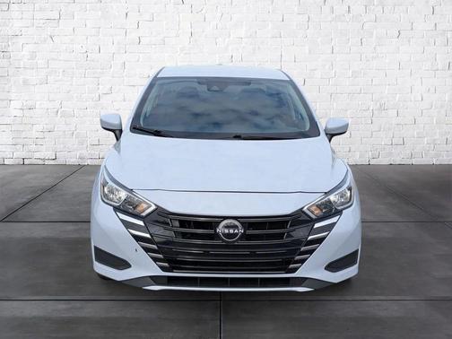 2023 Nissan Versa 1.6 SV