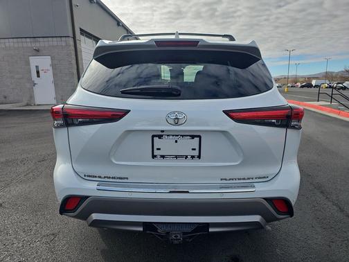 2023 Toyota Highlander Platinum