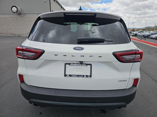 Star White Tri-Coat 2025 Ford Escape ST-Line