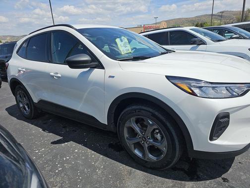 Star White Tri-Coat 2025 Ford Escape ST-Line