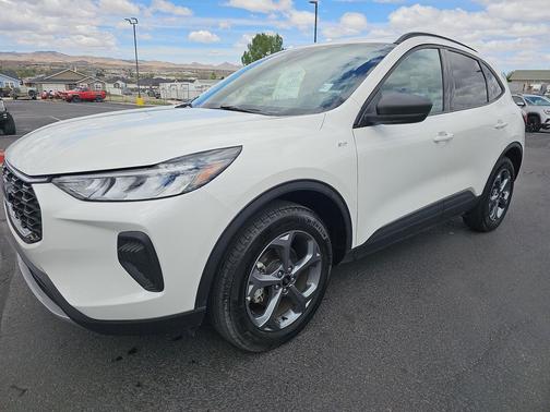 Star White Tri-Coat 2025 Ford Escape ST-Line