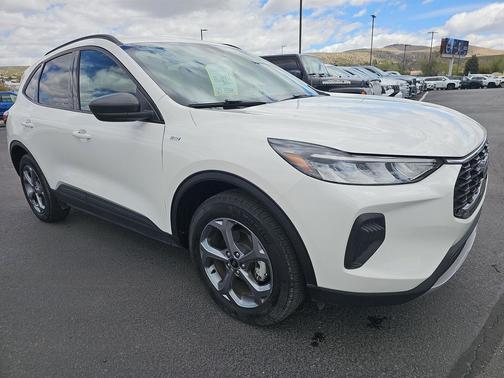 Star White Tri-Coat 2025 Ford Escape ST-Line