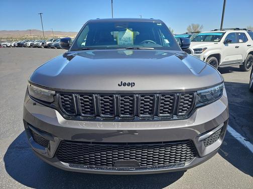 Baltic Gray Metallic Clearcoat 2023 Jeep Grand Cherokee Altitude
