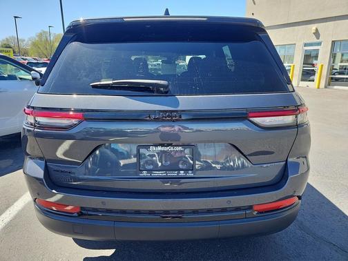 Baltic Gray Metallic Clearcoat 2023 Jeep Grand Cherokee Altitude