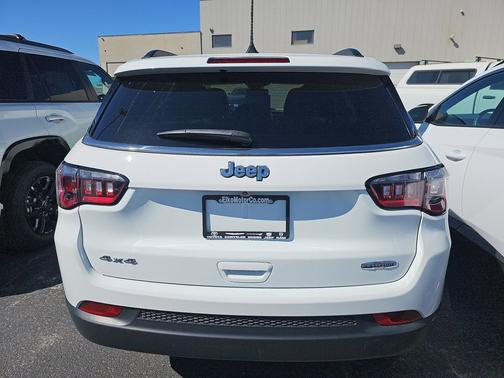 Bright White Clearcoat 2025 Jeep Compass Latitude
