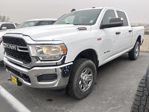 2021 RAM 2500 Tradesman Crew Cab 4x4 6'4' Box