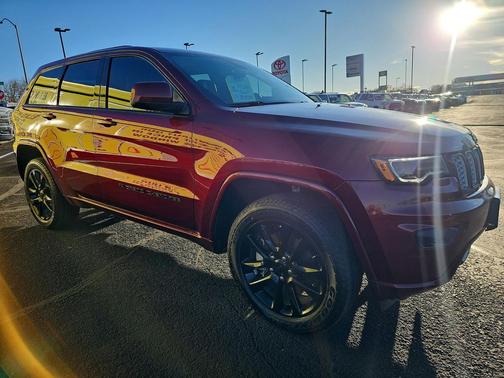 2022 Jeep Grand Cherokee Laredo
