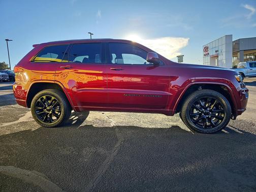 2022 Jeep Grand Cherokee Laredo