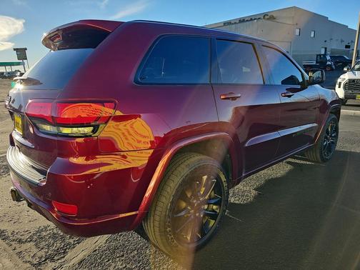 2022 Jeep Grand Cherokee Laredo
