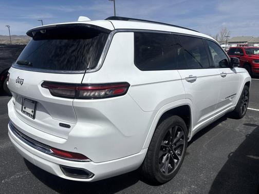 Bright White Clearcoat 2021 Jeep Grand Cherokee L Overland