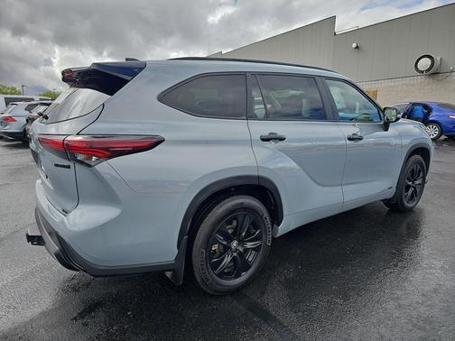 2024 Toyota Highlander Hybrid XLE