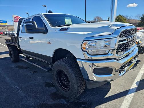 2024 RAM 3500 Tradesman Crew Cab 4x4 8' Box