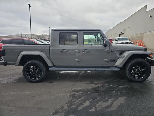2022 Jeep Gladiator Overland