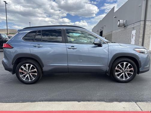 Celestite 2024 Toyota Corolla Cross XLE