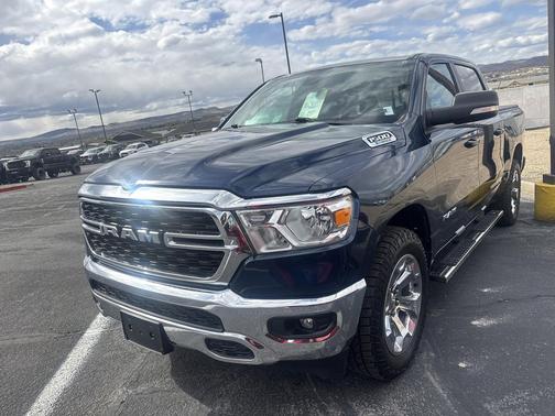 Patriot Blue Pearlcoat 2022 RAM 1500 Big Horn/Lone Star