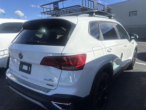 White 2023 Volkswagen Taos 1.5T SE