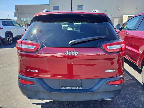 Deep Cherry Red Crystal Pearlcoat 2016 Jeep Cherokee Latitude