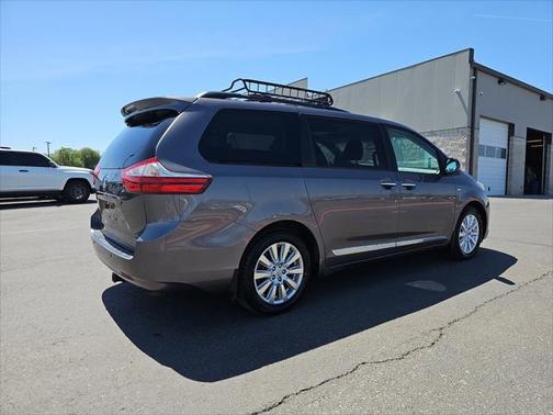 2017 Toyota Sienna XLE