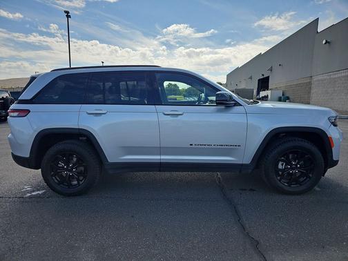 2024 Jeep Grand Cherokee Altitude
