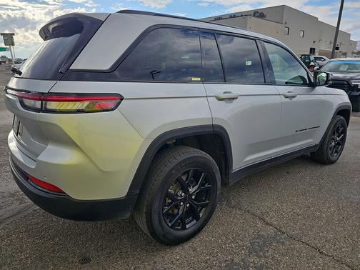 2024 Jeep Grand Cherokee Altitude