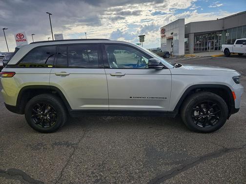 2024 Jeep Grand Cherokee Altitude