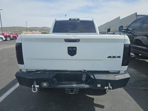 Bright White Clearcoat 2018 RAM 2500 Laramie Crew Cab 4x4 6'4' Box